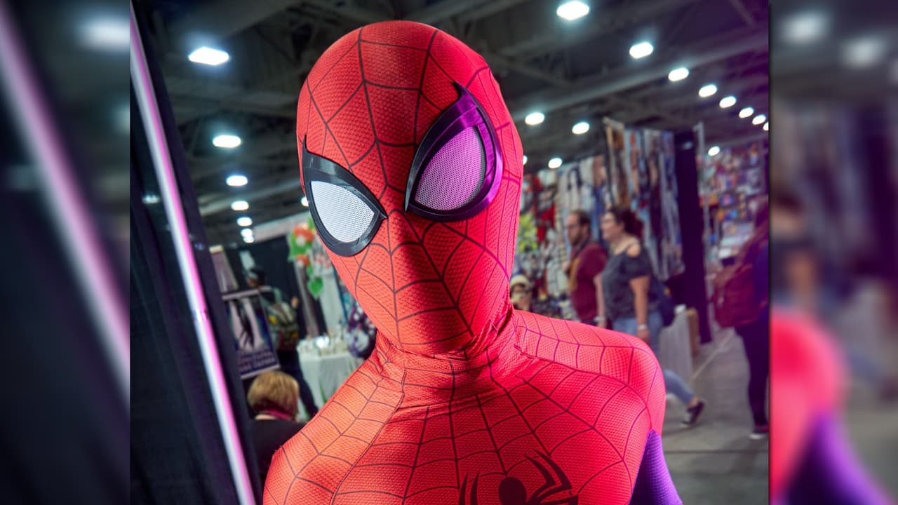 No estamos seguros de cómo llegó el Hombre Araña a Salt Lake City, pero todos lo vimos. Spidey se unió a más de 78 artistas de cine y televisión que participaron en la Convención de Cómics FanX de Salt Lake.