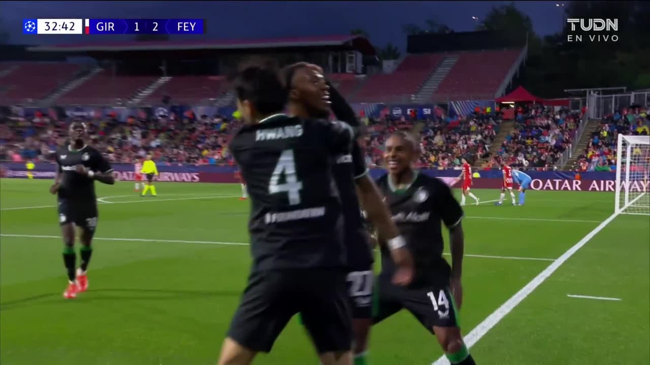 ¡Feyenoord le da la vuelta al marcador! Gool de Milambo