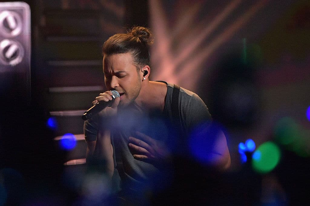 Prince Royce se puso romántico cuando cantó el clásico "Stand by me".