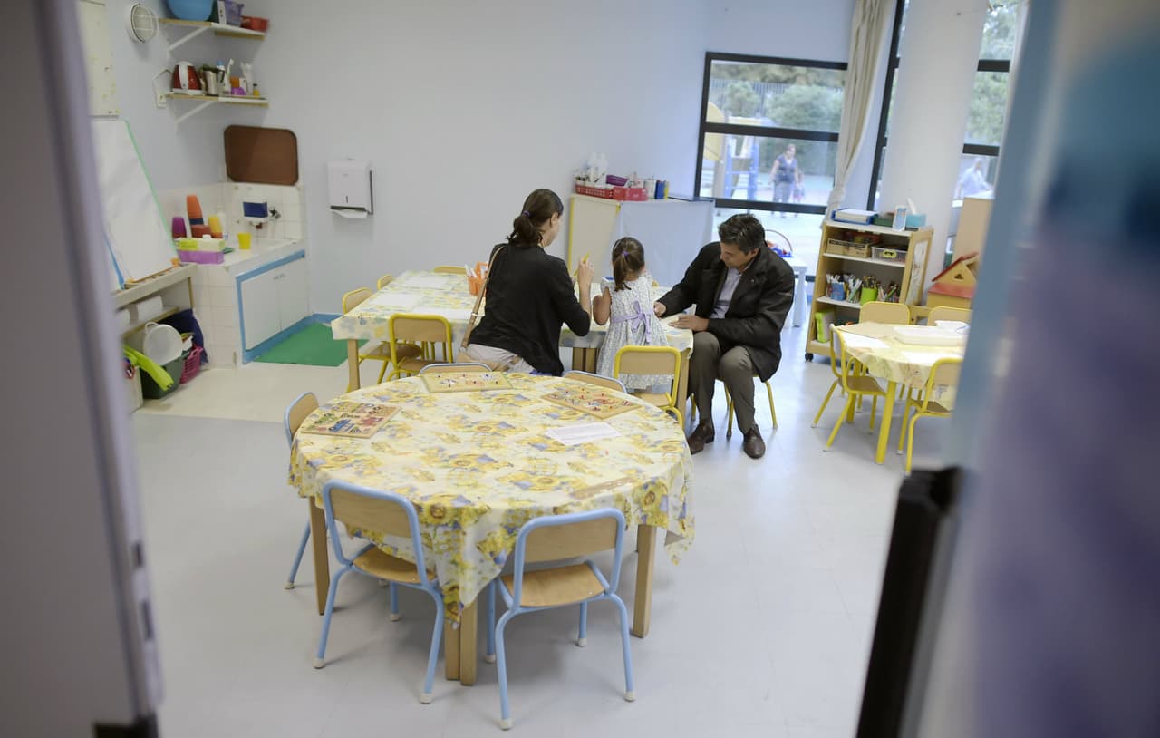 Dejar el empleo para cuidar a los hijos en casa podría ser hasta cuatro veces más caro que pagar por una guardería
