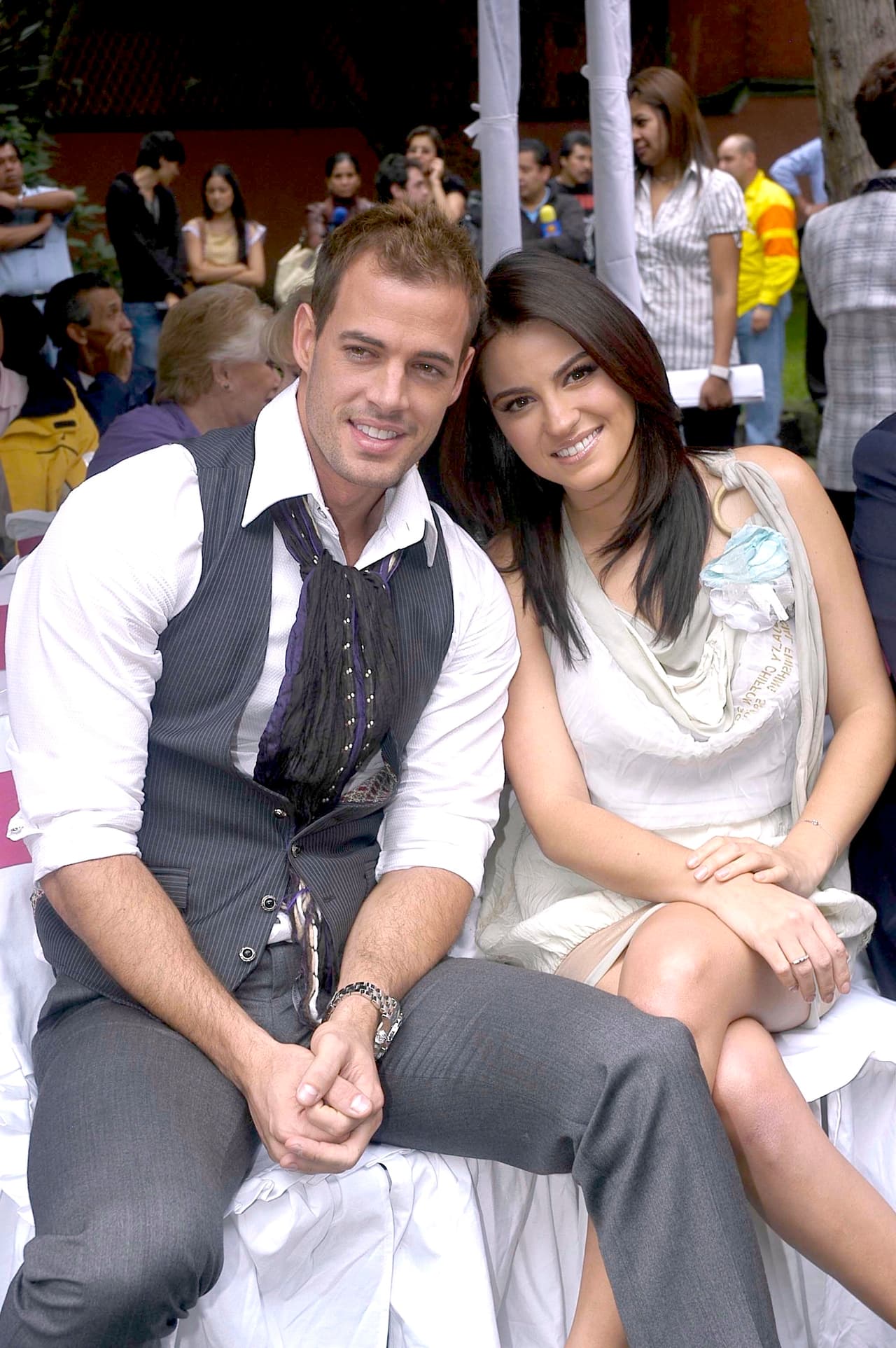 ‘Triunfo del amor’ narró la historia de María Desamparada (Maite Perroni), una joven que tras salir del orfanato entra a trabajar como modelo a una empresa en la que conoce a Maximiliano Sandoval (William Levy), el hijo de la dueña de la agencia (Victoria Ruffo), quien no está a favor de su relación. Victoria y Jimena, la ex de su hijo, buscaban separarlos.