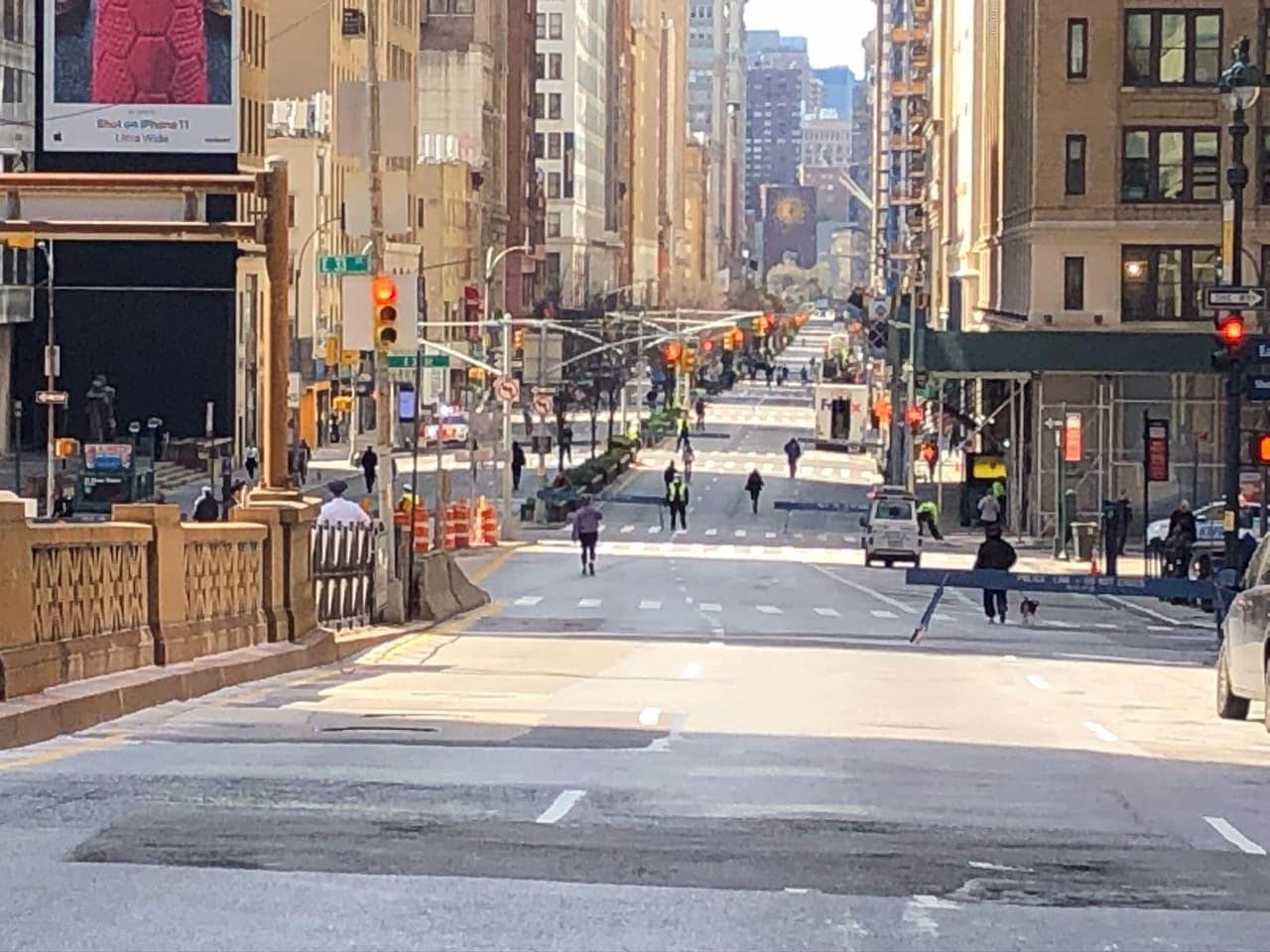 Park Ave South en Manhattan es una de las calles que estarán abiertas a los peatones desde las 10 de la mañana a las 7 de la noche hasta el lunes, como parte de la prueba piloto para mantener distancia social durante el coronavirus.