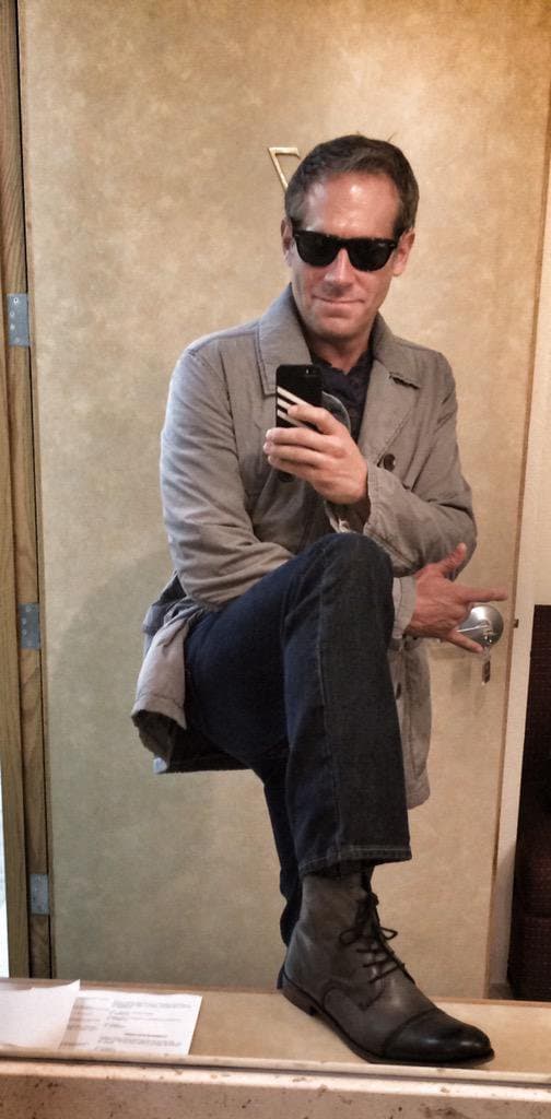 A este bombón le queda bien todo.