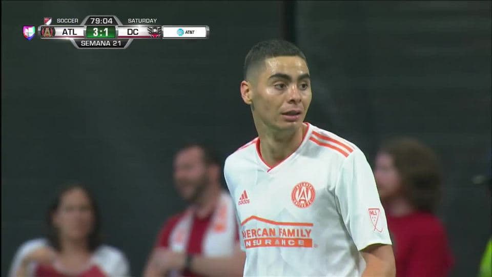 Tiro desviado de Miguel Almirón