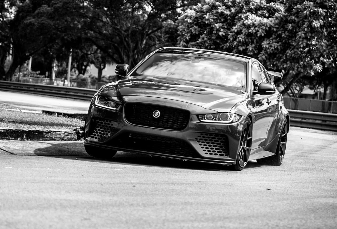 Jaguar XE SV Project 8, aferrándose a los orígenes de la marca inglesa