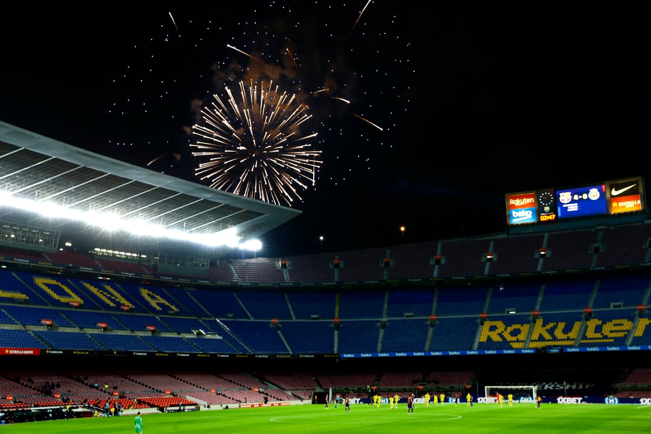 El Barcelona inicia con el pie derecho en la era Koeman. Con cuatro goles, el Barcelona gana al Villarreal durante la tercera jornada. Ansu Fati se se estrenó con dos goles, Messi anotó el tercero y Pau Torres el cuarto gol.