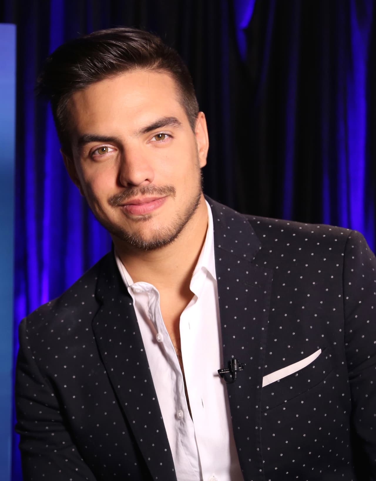 <b><a href="http://www.univision.com/temas/vadhir-derbez">Vadhir</a></b> también se ha dedicado al cine, actuando en películas como 'El tamaño sí importa', '3 idiotas' y 'Cómo ser un latin lover', encontrando en el cine su pasión.