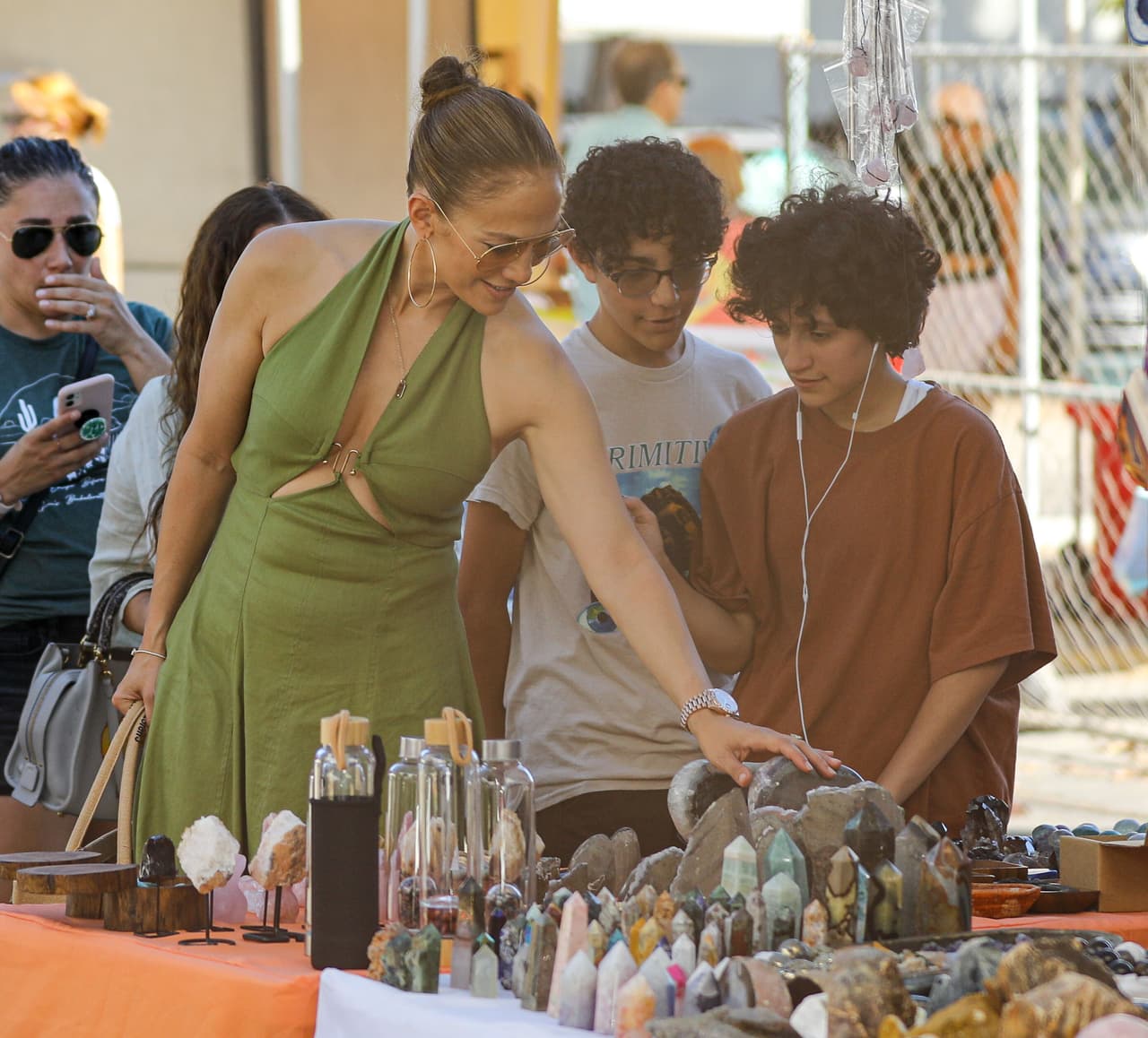 La pieza tenía un cuello 'halter' grueso y un escote pronunciado.
<br>