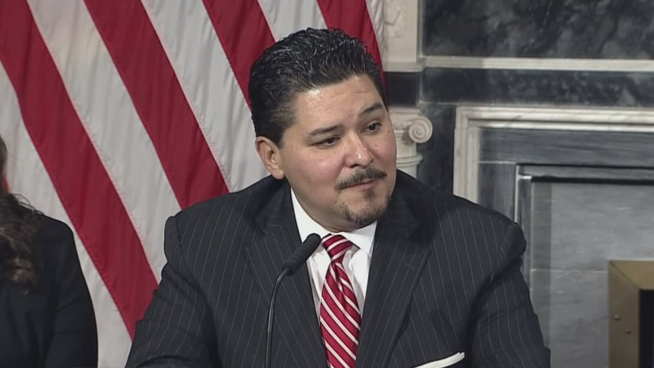 Alcalde de Nueva York nombra al superintendente escolar de Houston como canciller de Educación