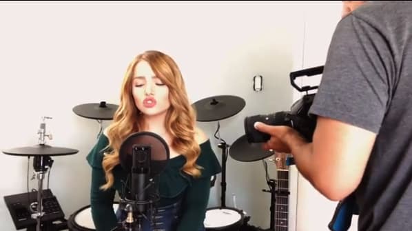 Además se encuentra preparando su nuevo material discográfico en Estados Unidos, el cual ha promocionado en su cuenta de Instagram.