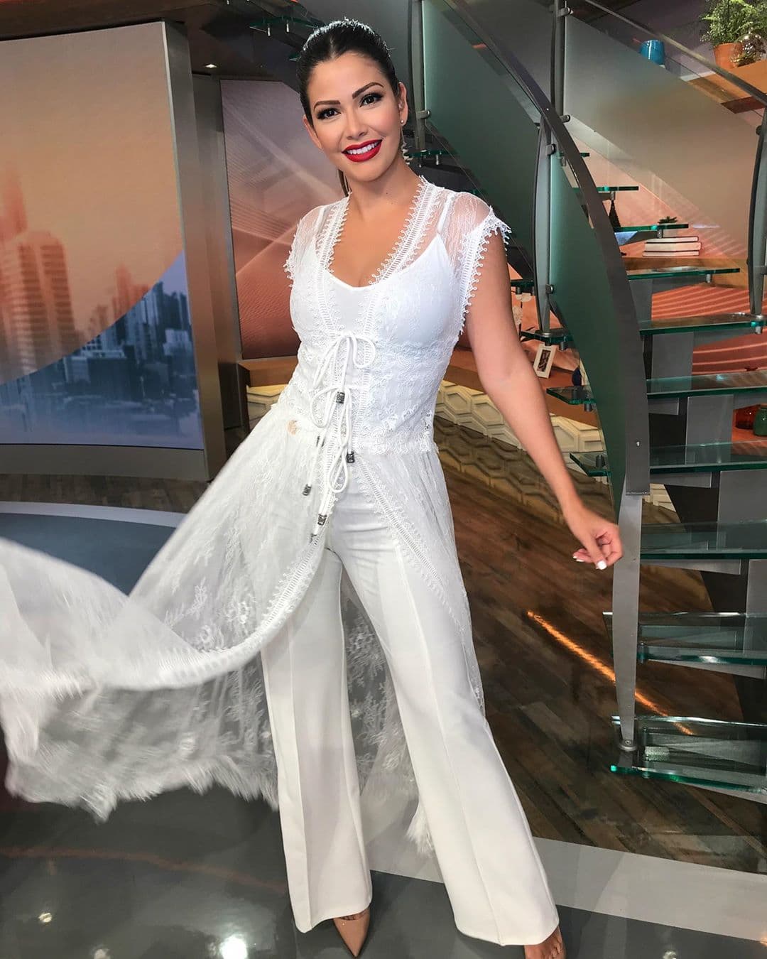 Ana Patricia está feliz, ya que esta última semana de mayo festejará el quinto año de casada. Adelantándose a la fecha, mencionó en sus redes sociales que ‘vistió de blanco en víspera de su aniversario de bodas’.