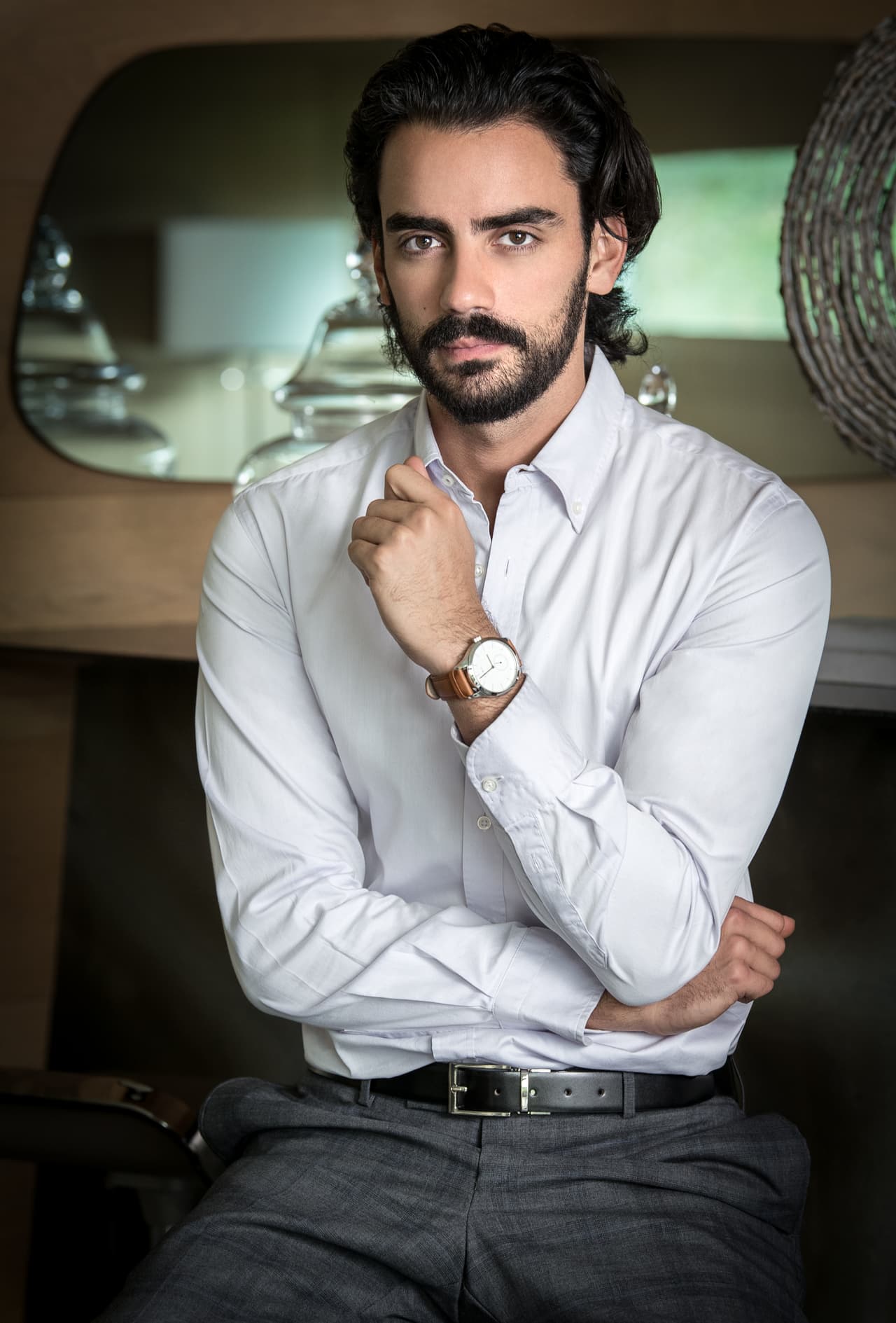 También será madre de 
<b>Alejandro Larios</b> (
<b>Diego Amozurrutia</b>), y mantendrá una pelea interna entre su amor por su primogénito y la idea de tener descendencia, pues él será homosexual.