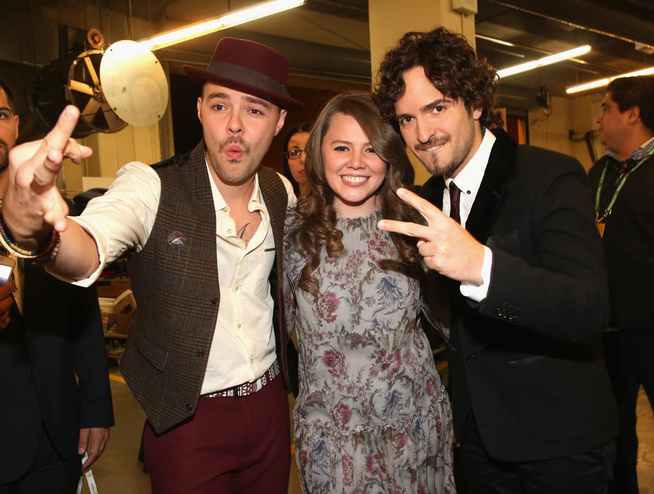 Además de tener varias colaboraciones, como la canción Imparable o 3 A.M. Jessy & Joy son dos amigos entrañables amigos del artista puertorriqueño.