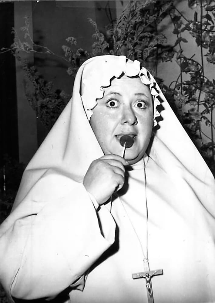 En 
<i>Mundo de juguete</i> 
<b><a href="http://www.univision.com/programas/super-momentos-de-novela/descanse-en-paz-evita-munoz-chachita-recuerda-su-trayectoria-fotos" target="_blank">Evita Muñóz 'Chachita'</a></b> fue una de ellas, la 'Hermana Carmela'.