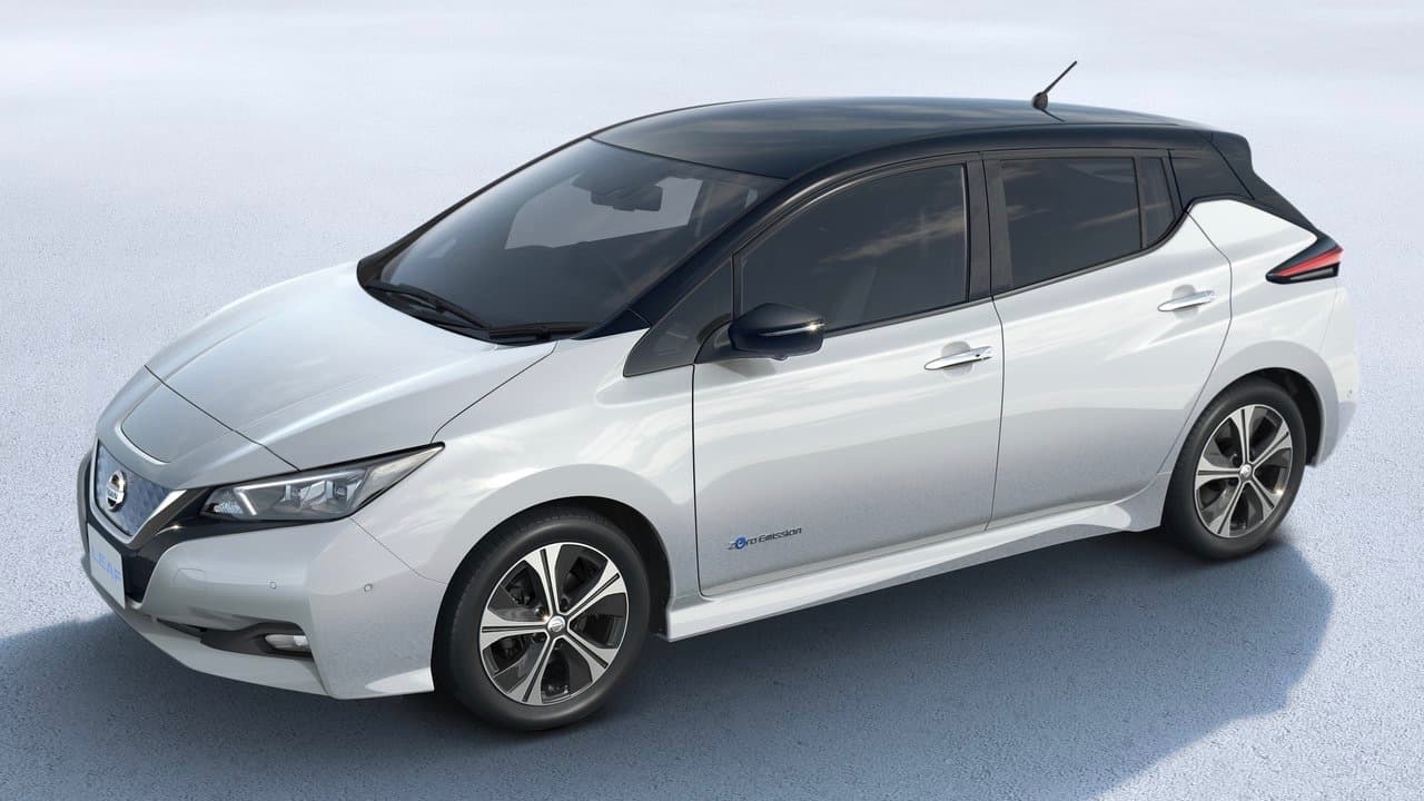 <b>Nissan Leaf</b>
<br>
<br>La segunda generación del 
<b><a href="https://www.univision.com/noticias/nissan/el-nuevo-nissan-leaf-2018-en-fotos-fotos" target="_blank">Nissan Leaf</a></b>, junto con el Tesla Model 3, es el modelo más nuevo de esta lista. Su audaz diseño reemplaza con éxito a las desgarbadas líneas de la primera generación, lo cual lo ayidarà a mantener su puesto como el auto eléctrico más vendido de todo el mundo.