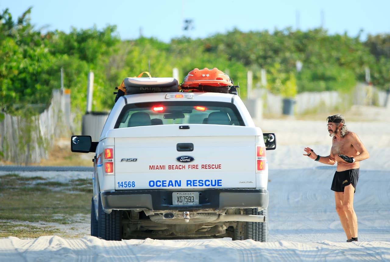 Las autoridades le permitieron hacerlo, pero con una condición: que corra en soledad, sin el grupo que siempre lo acompaña.