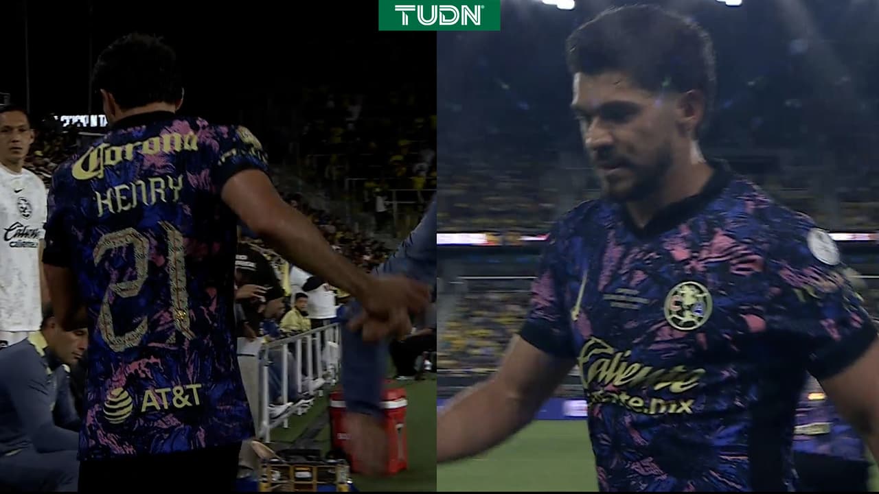 ¡Fúrico! Henry Martín se molesta por salir de cambio en América