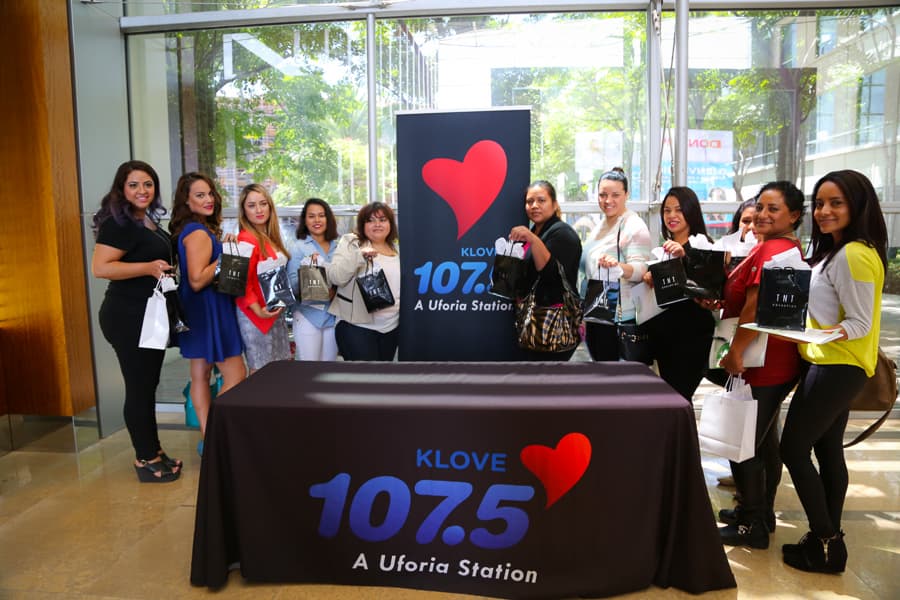 Como parte del grupo de amigas de Donaji “BFF” quince ganadoras tuvieron el privilegio de tomar una clase “Aprender a maquillarse como profesional” auspiciado por Alejandra Barraza de TNT Agency.