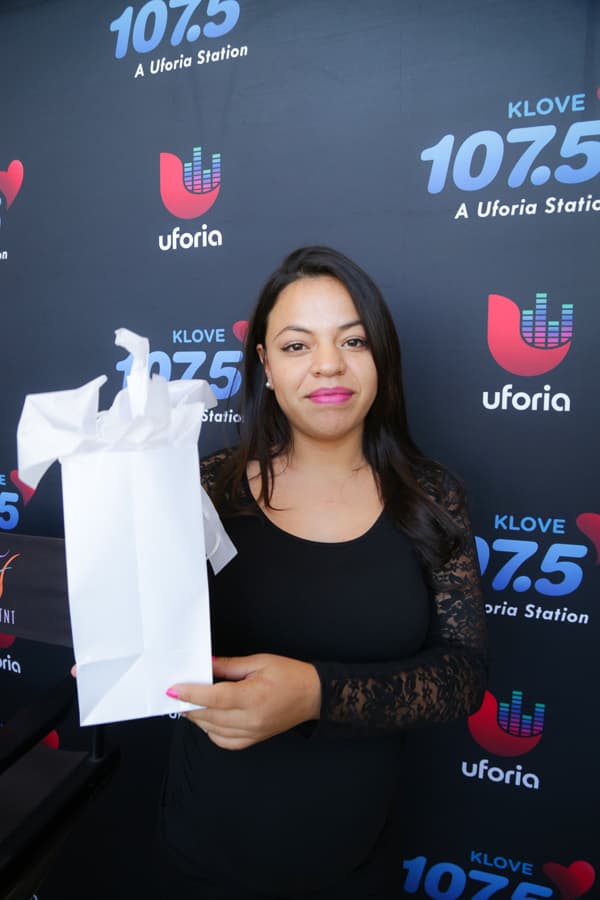 Como parte del grupo de amigas de Donaji “BFF” quince ganadoras tuvieron el privilegio de tomar una clase “Aprender a maquillarse como profesional” auspiciado por Alejandra Barraza de TNT Agency.