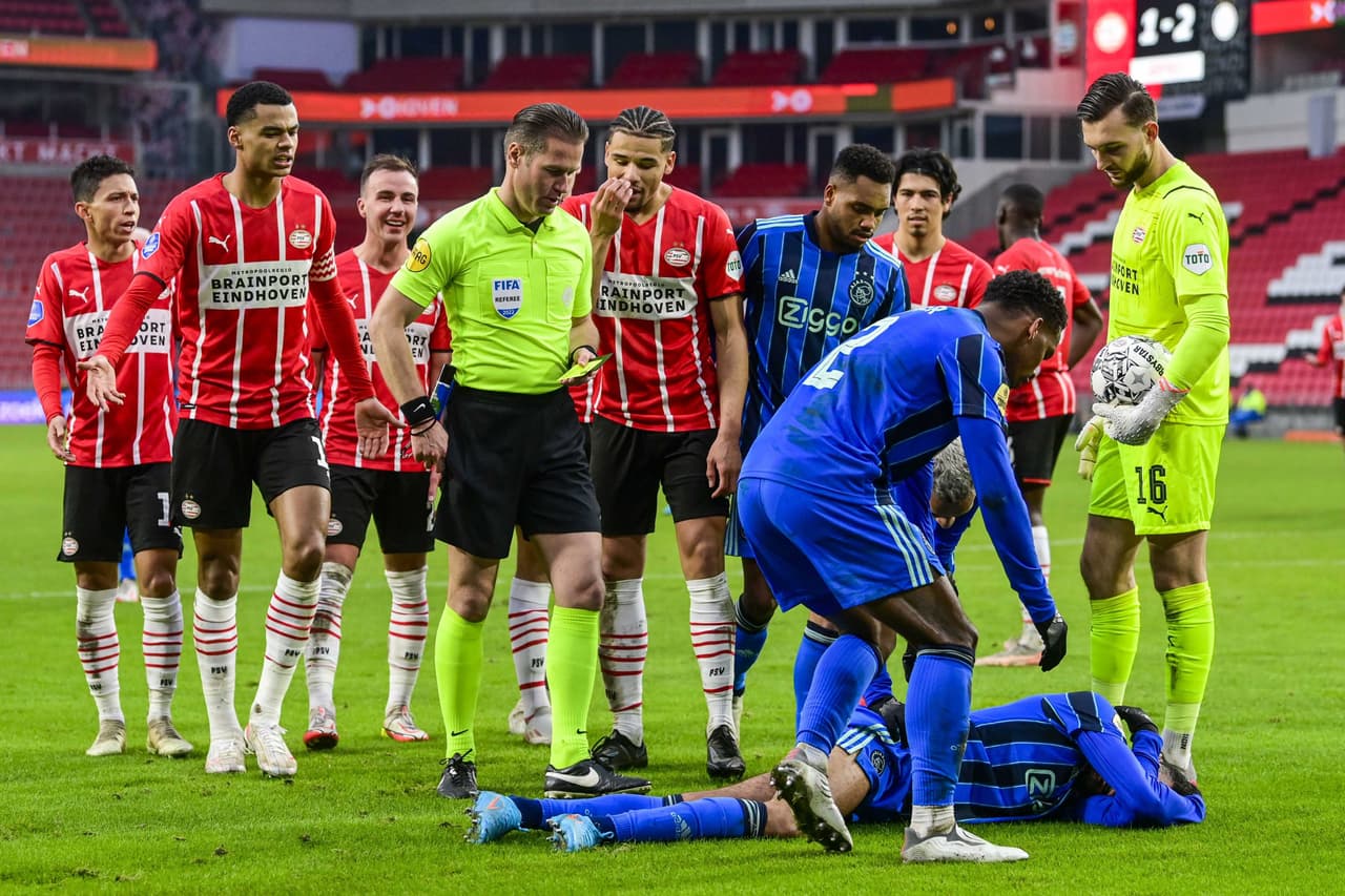 Edson Álvarez y Erick Gutiérrez fueron titulares en duelo de mexicanos en el PSV vs Ajax donde los de Amsterdam ganaron 1-2 de visitante y son líderes Eredivisie.