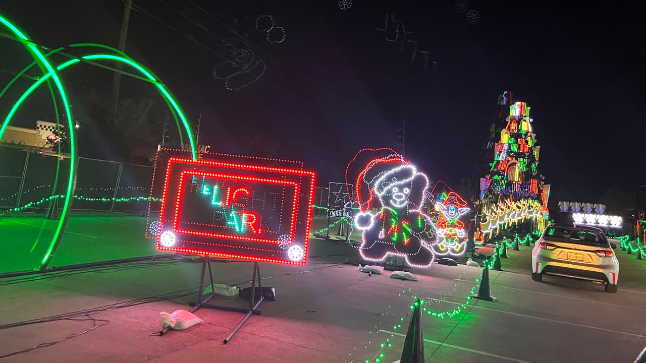 Los vehículos deben ir a una velocidad muy baja para disfrutar del show.