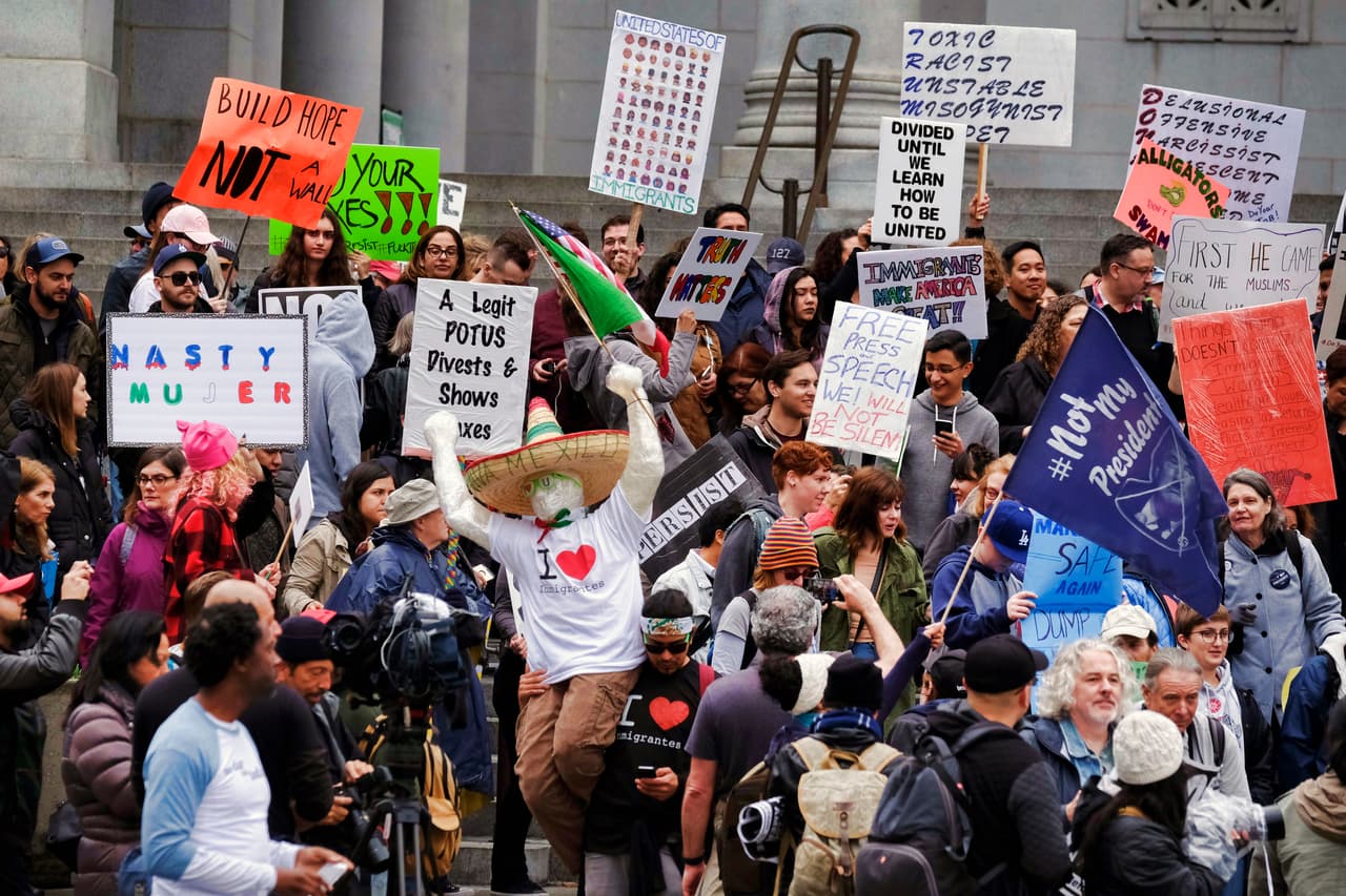 La política migratoria de Trump es una de las principales inconformidades.