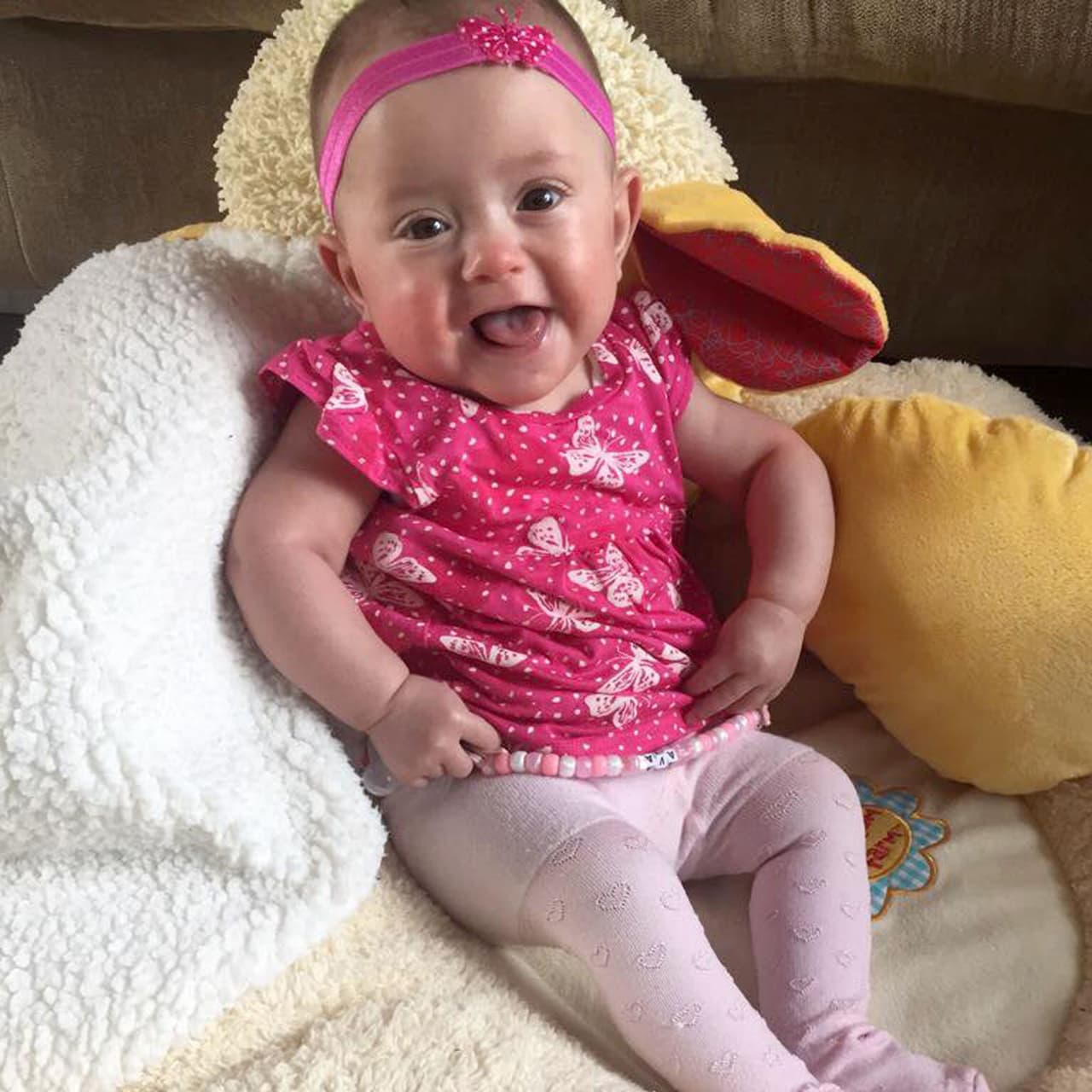 Al leerle, el pequeño corazón de su hija se estabilizaba.