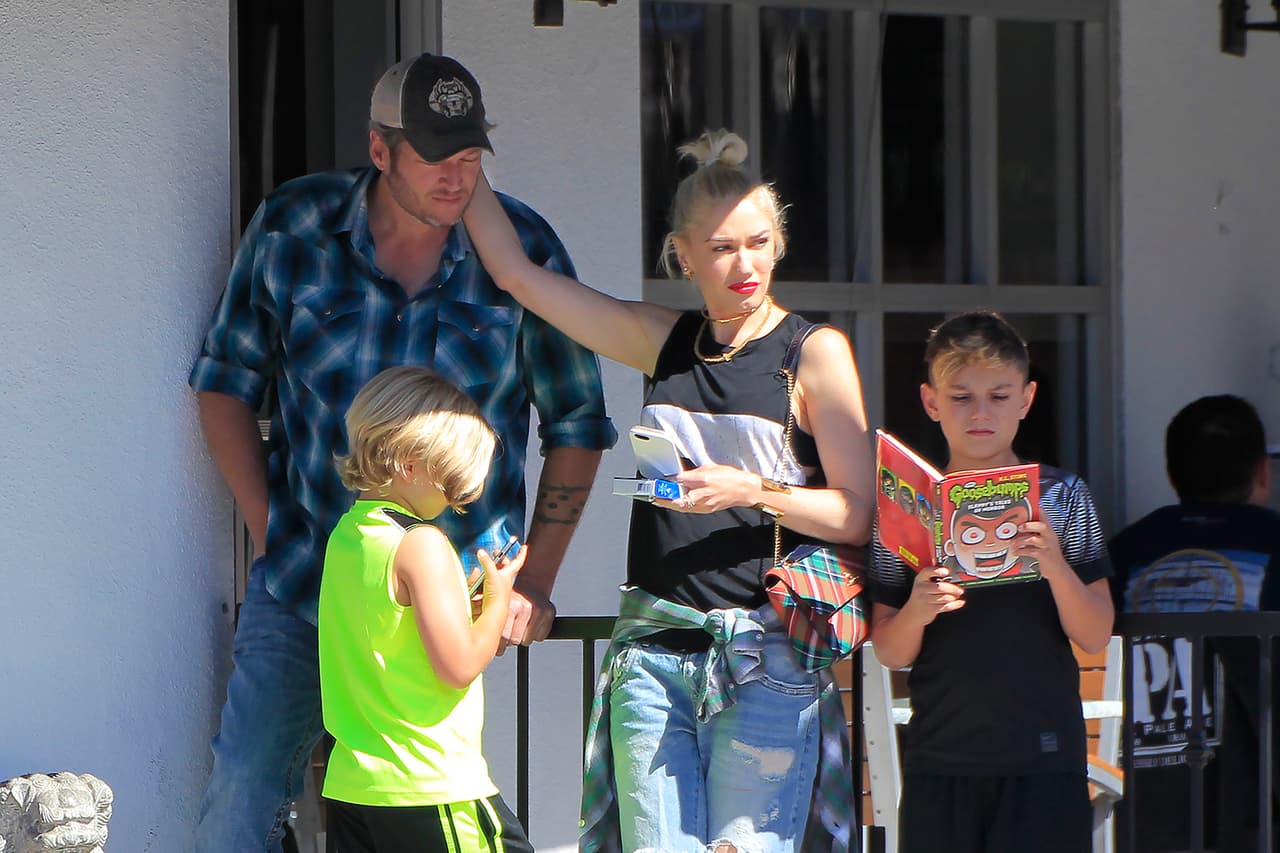 Ellos están juntos desde el 2016 y el cantante de country mantiene una buena relación con los tres hijos de Gwen, los cuáles procreó en su matrimonio con Gavin Rossdale.