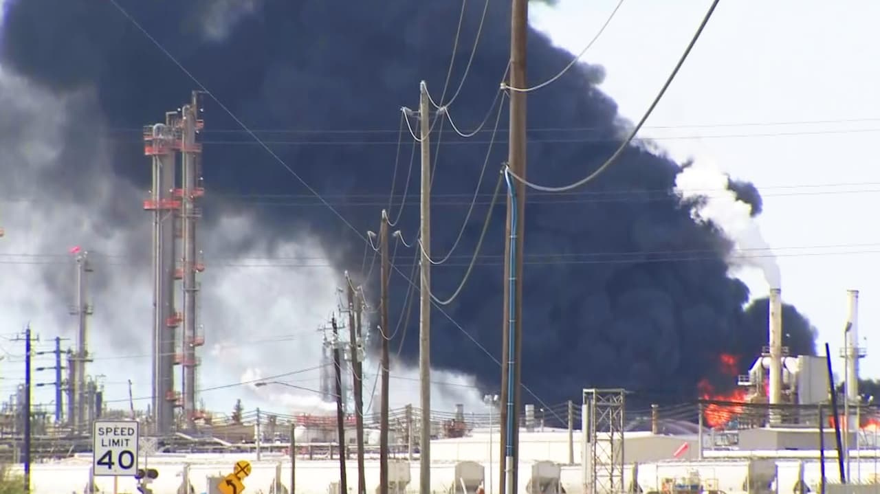 Las personas más vulnerables a los efectos de los químicos liberados en la combustión son las personas de la tercera edad, los niños y quienes sufren de problemas respiratorios. Se recomienda buscar ayuda médica si experimenta estos síntomas.