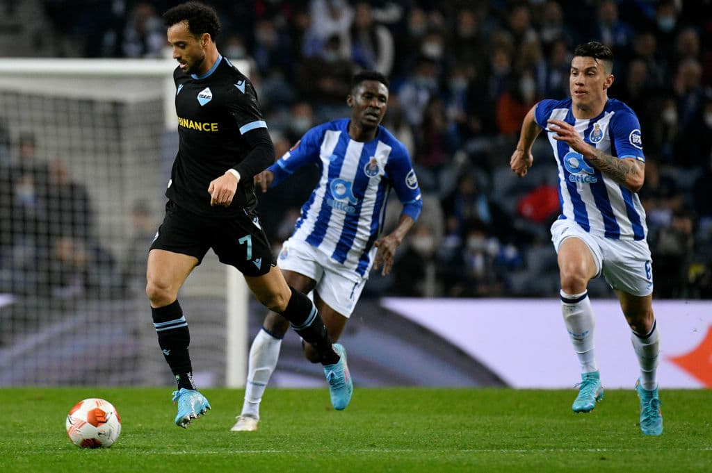 La asombrosa conexión de Joao Mario con Toni Martínez rompe a la defensa del Lille en dos ocasiones, y consiguen la remontada 2-1 sobre el conjunto francés.