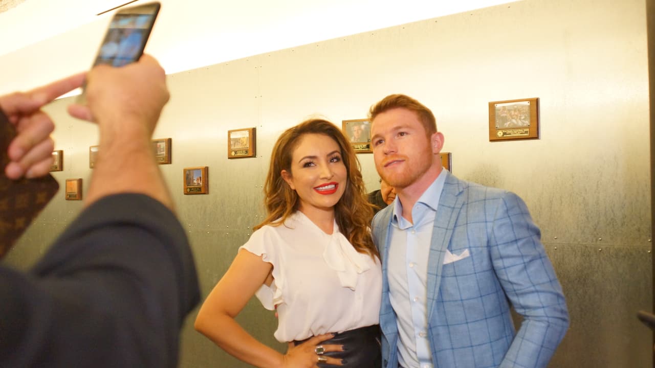 La locutora dejó encantado al Canelo.