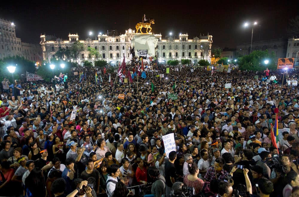 Unas 50 mil personas en Lima y cientos en provincias marcharon el martes en rechazo a la candidatura presidencial de la favorita Keiko Fujimori