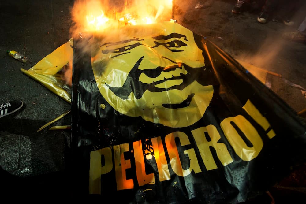 En ciudades como Chimbote y Chiclayo (norte), Cusco y Puno (sureste), Iquitos (nororiente) y Huancayo (centro), cientos de personas apoyaron la protesta