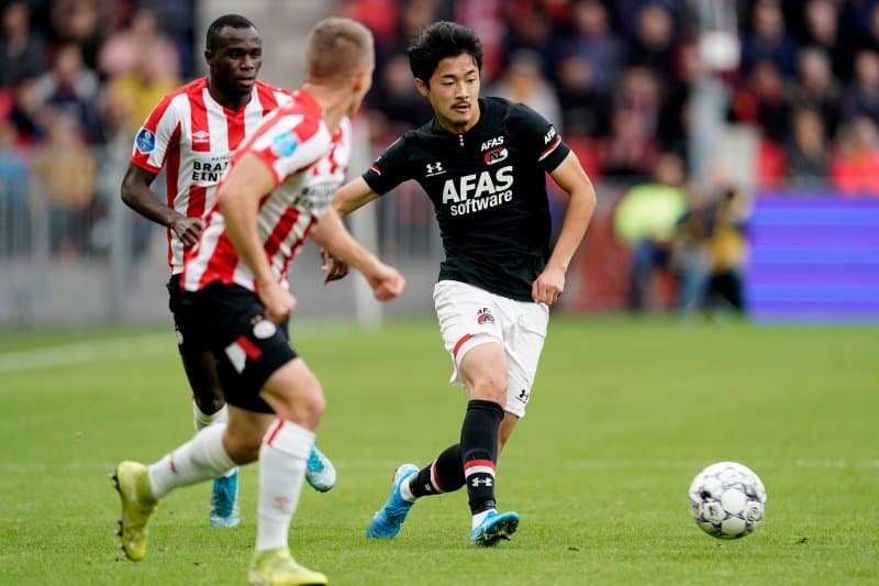 El AZ Alkmaar golea al PSV de Erick Gutierrez 4-0 en casa.