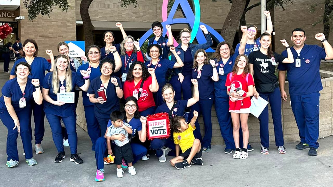 Enfermeras sindicalizadas realizan paro laboral en centro médico de Austin