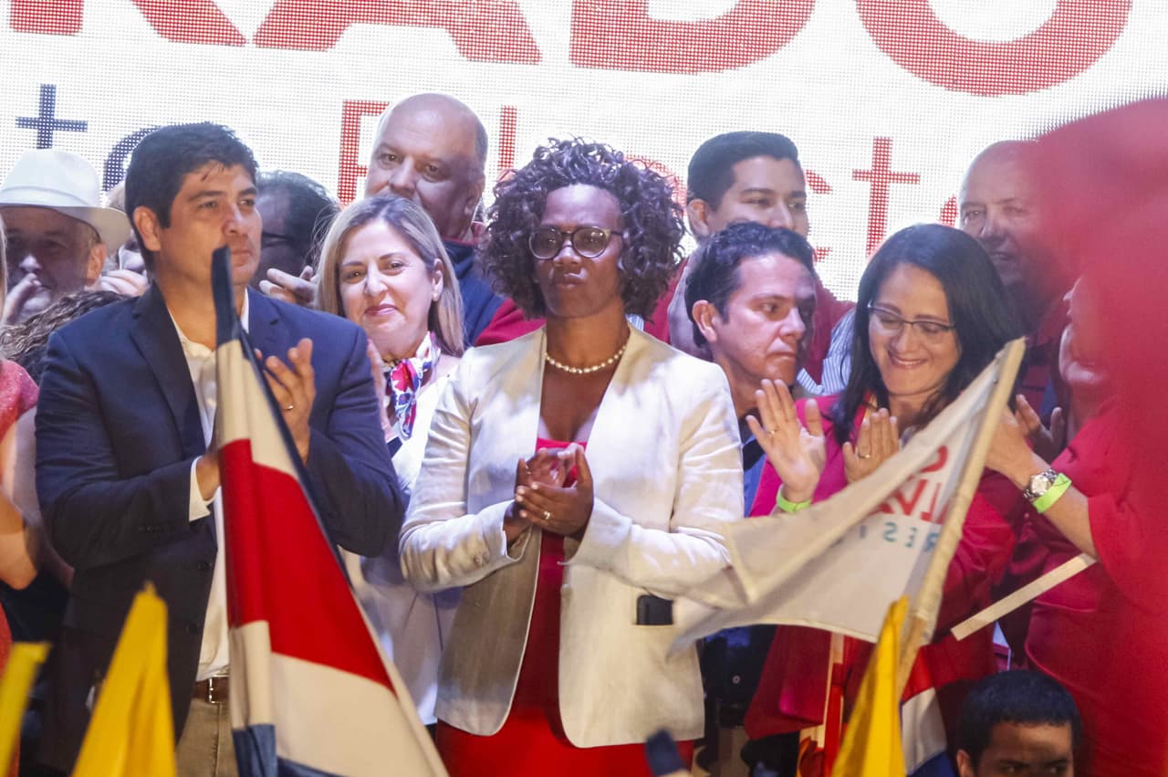 Campbell ha ocupado hasta ahora diferentes cargos políticos y es reconocida como defensora de los derechos de las mujeres y las minorías.