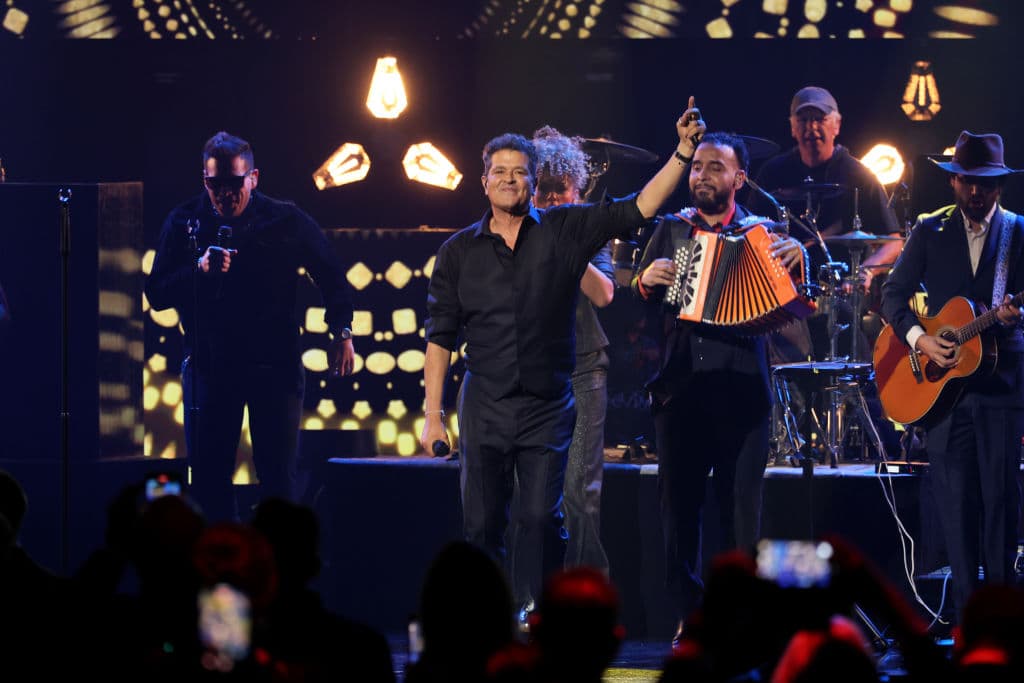 El colombiano Carlos Vives en el homenaje que se le hizo en Miami Beach como persona del año 2024.
