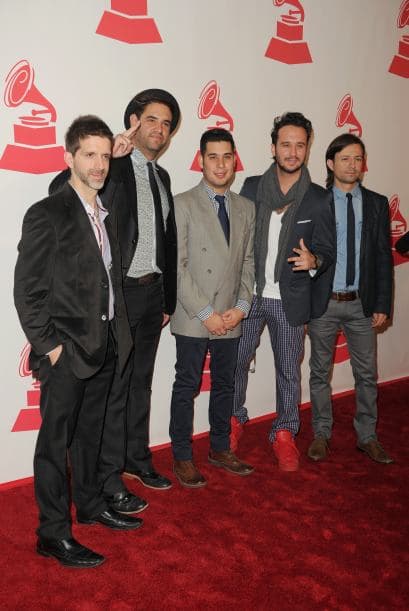 Y Los Claxons, un poco más serios, también fueron invitados al homenaje de Caetano Veloso. ¡Fue una gran noche! Qué mejor para arrancar Latin GRAMMY 2012.