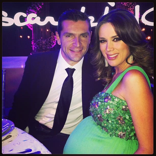 Después de varios meses de disfrutar su nueva vida de casada, la actriz se embarazó por primera vez en julio de 2012.