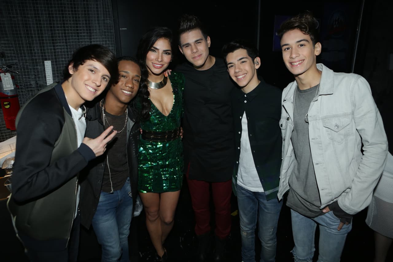 Alejandra nos encantó en el tercer en vivo de La Banda con un vestido de la colección Balmain para H&M.