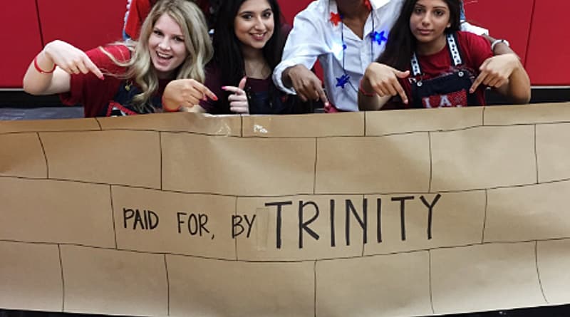 Polémica por alusión al muro fronterizo de Trump en un 'Prep Rally' de una escuela texana