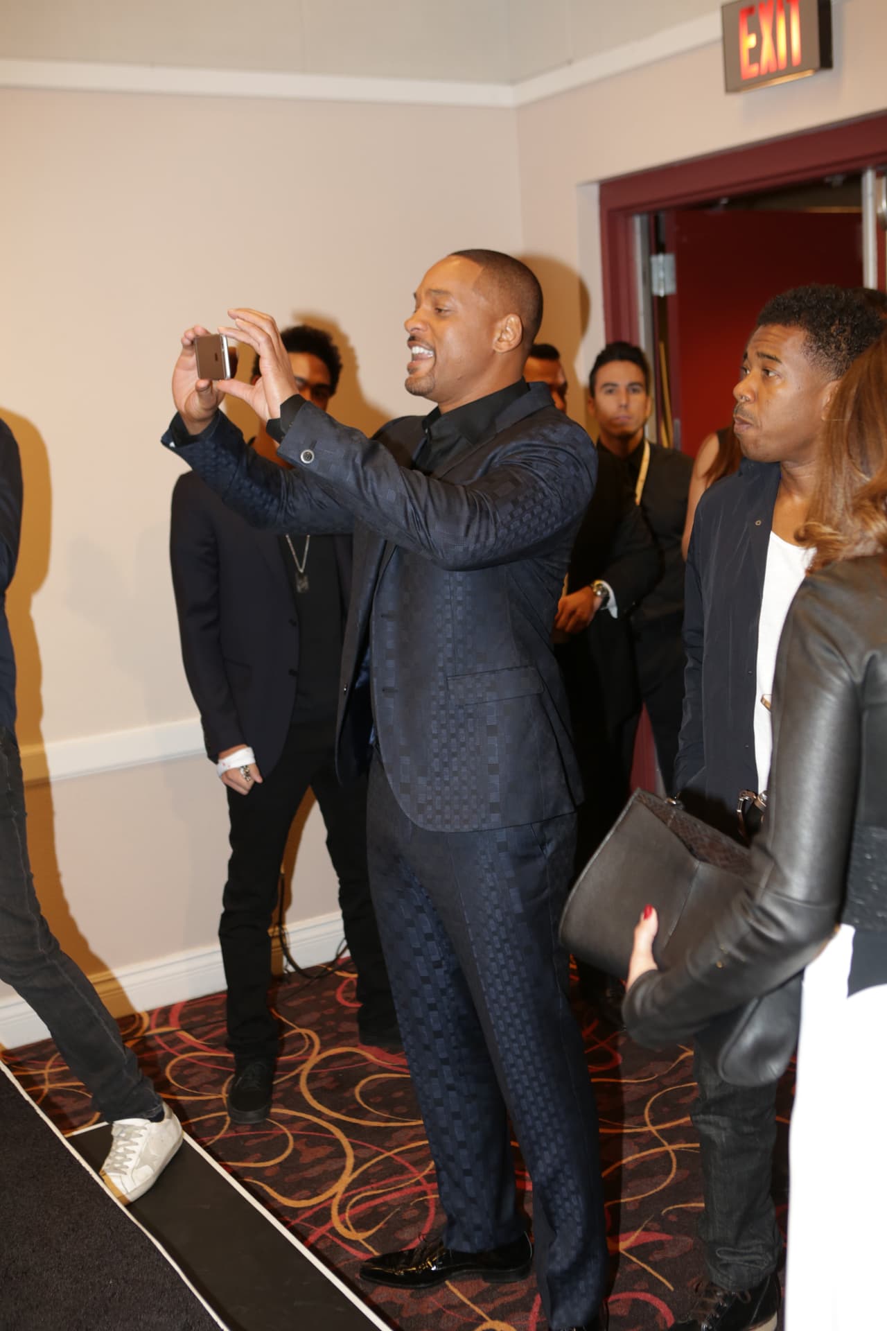 Will Smith quedó fascinado con el look de su mujer, ¡no paró de tomarle fotos!