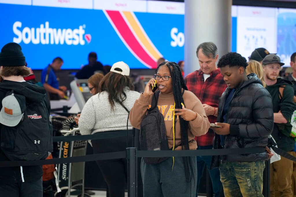 Cómo la tormenta invernal "congeló" a la aerolínea de bajo costo más grande del mundo