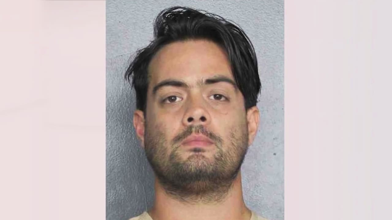 Profesor de música de Pembroke Pines es acusado de abusar durante varios años de una alumna