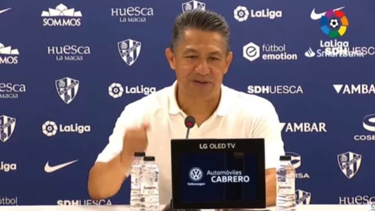 Ambriz pide tener los pies sobre la tierra ante el liderato del Huesca