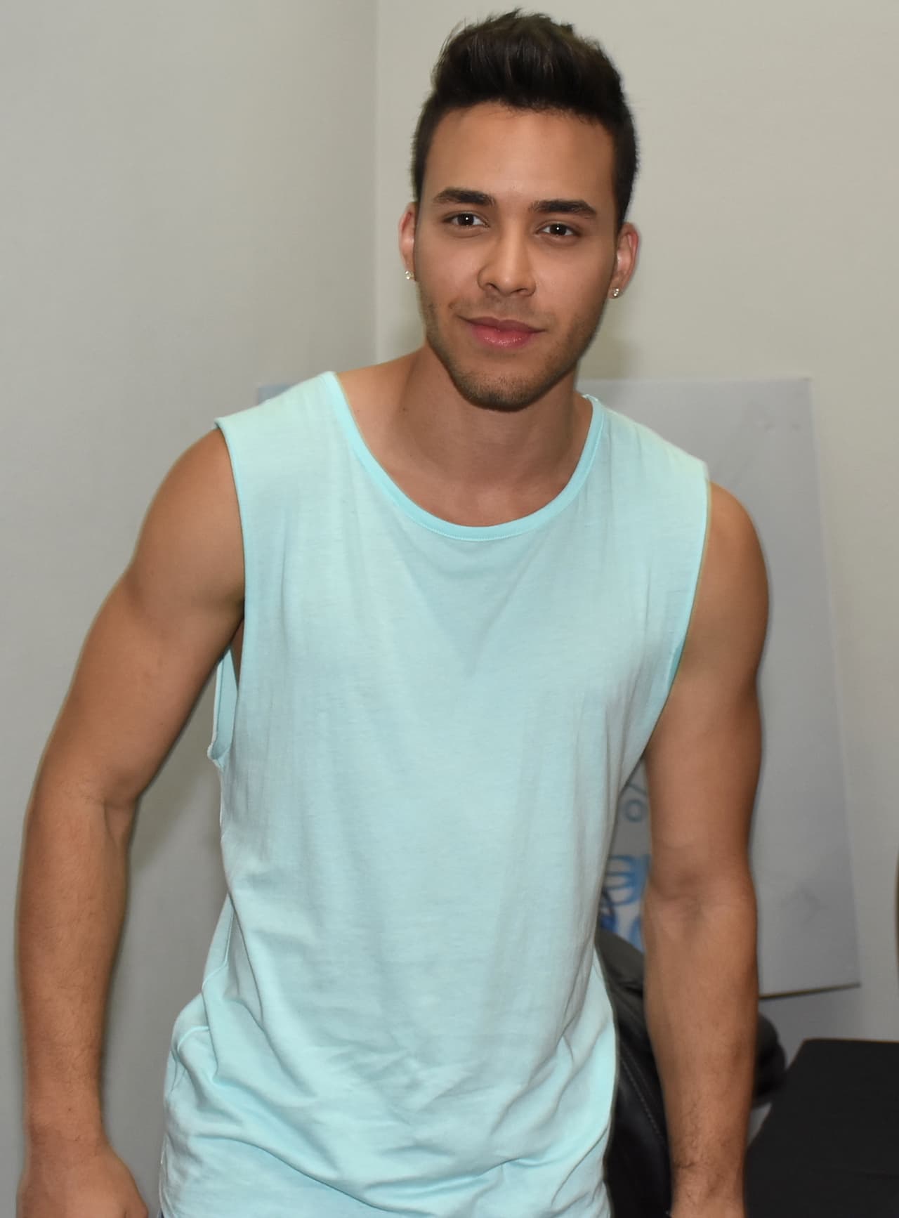 En esta producción tiene colaboraciones con grandes estrellas como JLo y Tyga.