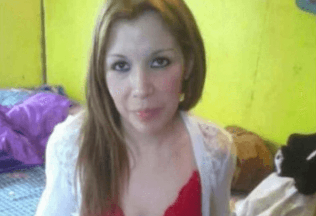 La agresión a Nabila Rifo, una mujer de 29 años y madre de cuatro hijos, conmocionó a Chile.
<a href="https://www.univision.com/noticias/america-latina/juzgan-en-chile-a-un-hombre-por-sacar-los-ojos-a-su-mujer-y-arrancarle-los-dientes"><b> El ensañamiento del agresor no se limitó a fracturarle varios huesos y dejarle sin varias piezas dentales: tras dejarla inconsciente, tomó un objeto corto punzante y le sacó los ojos. </b></a>La agresión, por la que está siendo juzgado su marido, revela hasta que punto las mujeres víctimas de violencia siguen desprotegidas en Chile.