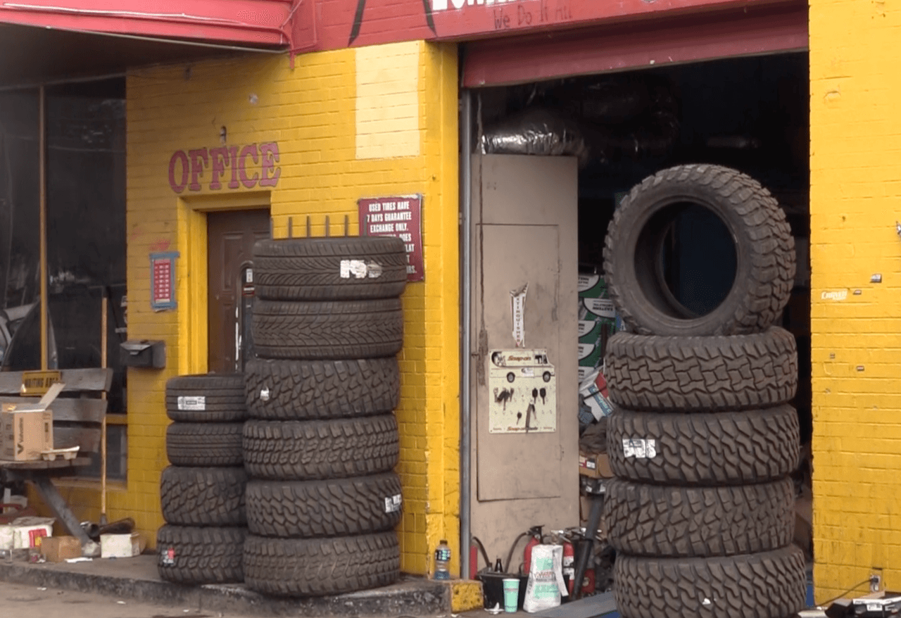 “Es muy difícil conseguirlas”: Escasez en llantas afecta a negocios de mecánica de autos