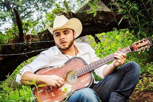 Sus seguidores adoran que los consienta con esas canciones que tienen letras con las que muchos logran identificarse.