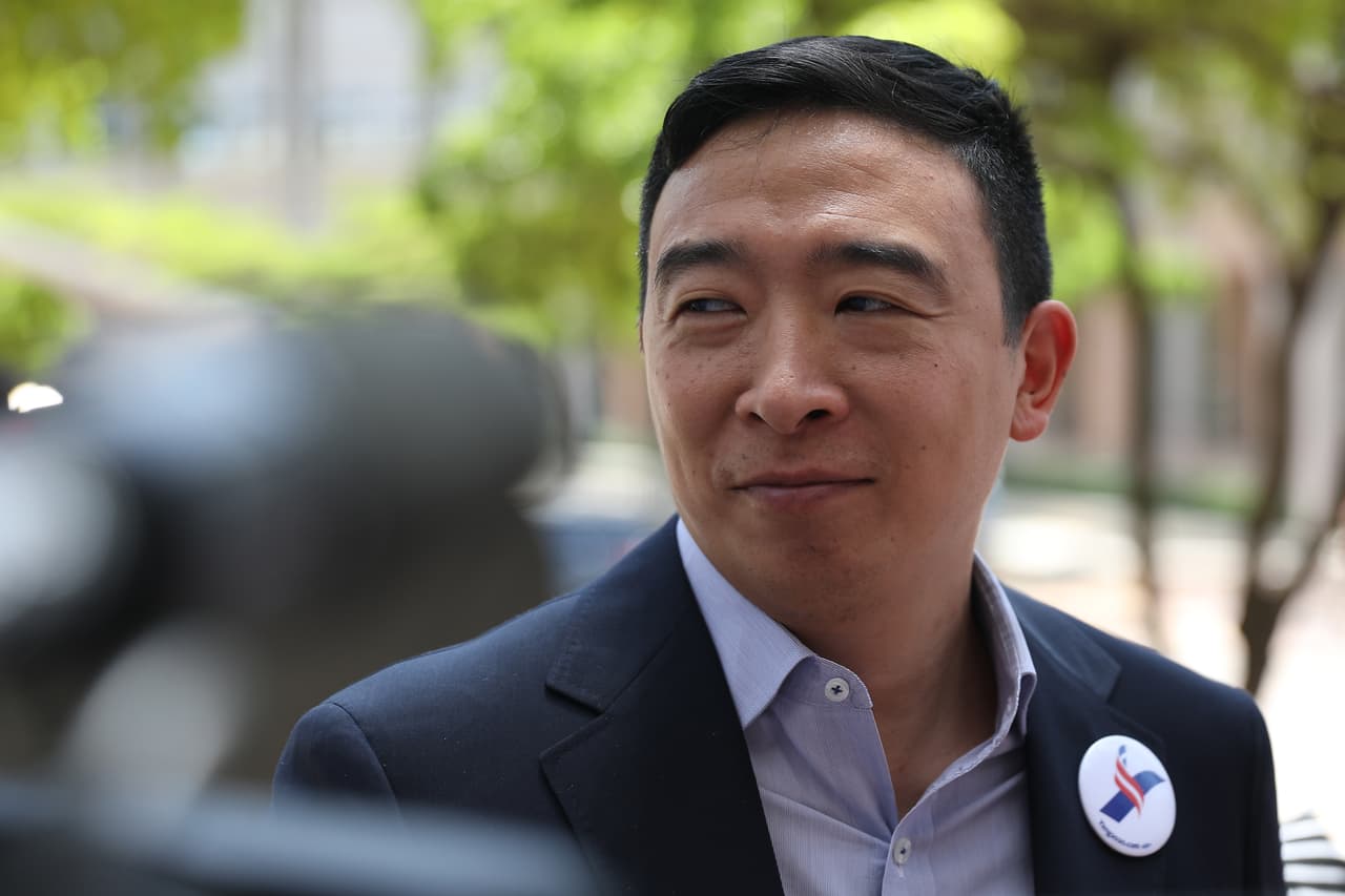 “No debemos pretender que es posible reunir y deportar a más de 12 millones de inmigrantes indocumentados sin colapsar las economías regionales y separar a las familias. Necesitamos implementar políticas y soluciones reales”: Andrew Yang, fundador de Venture for America.